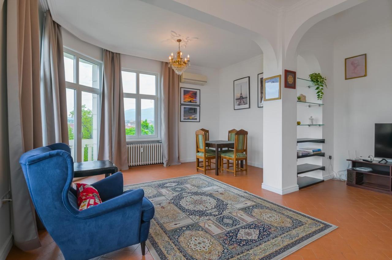 Appartement Majestic 1bd Near Nevsky Cathedral With Balcony *