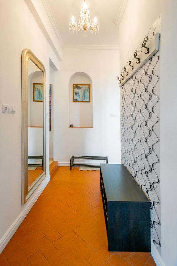 Majestic 1bd Near Nevsky Cathedral With Balcony Sofia